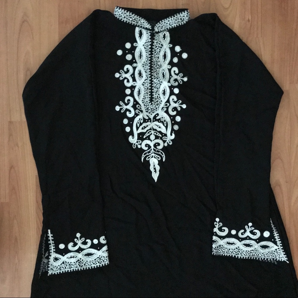 NEW DETAILED BLACK/WHITE EMBROIDERY DRESS/ABAYA